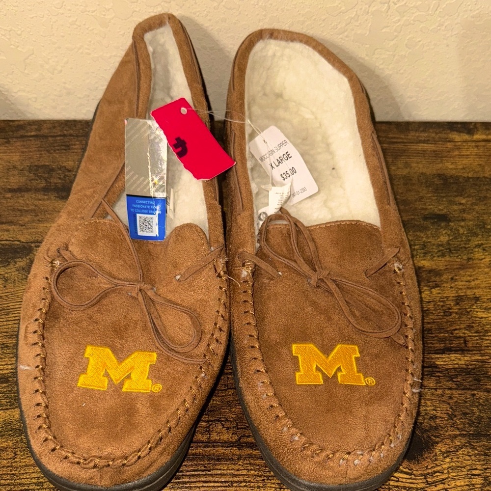 Michigan Wolverines Men's Brown Moccasin Slippers